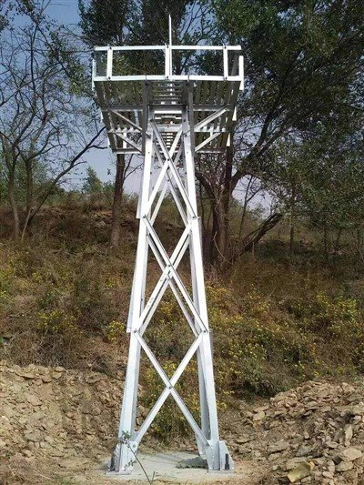 Tour de surveillance en acier à structure